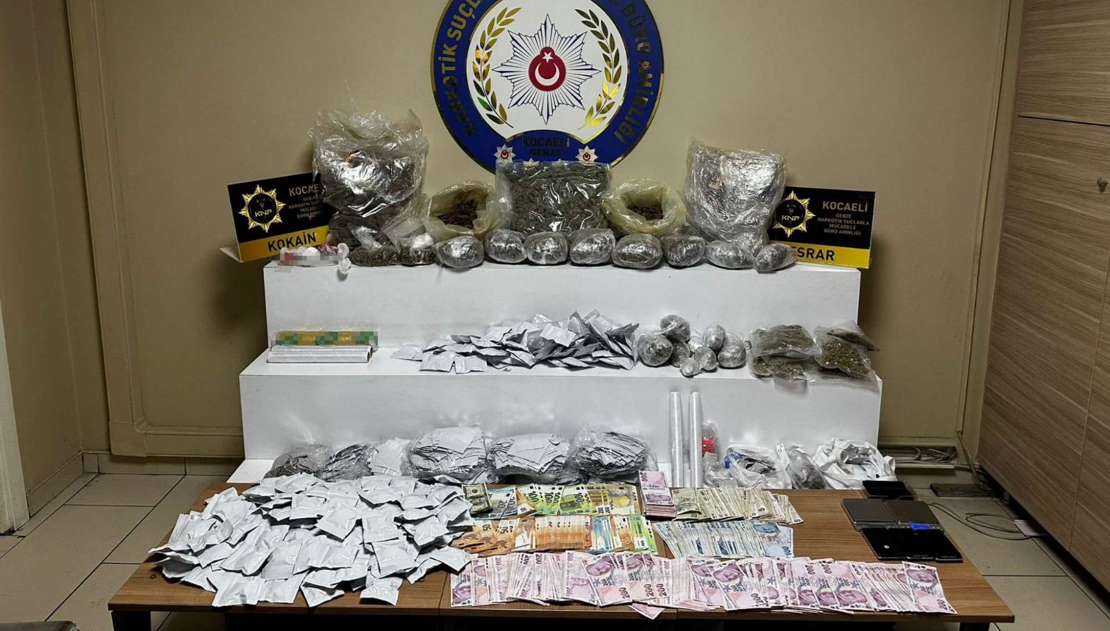 kocaelide uyusturucu operasyonu 5 supheli yakalandi hgTSbUVC