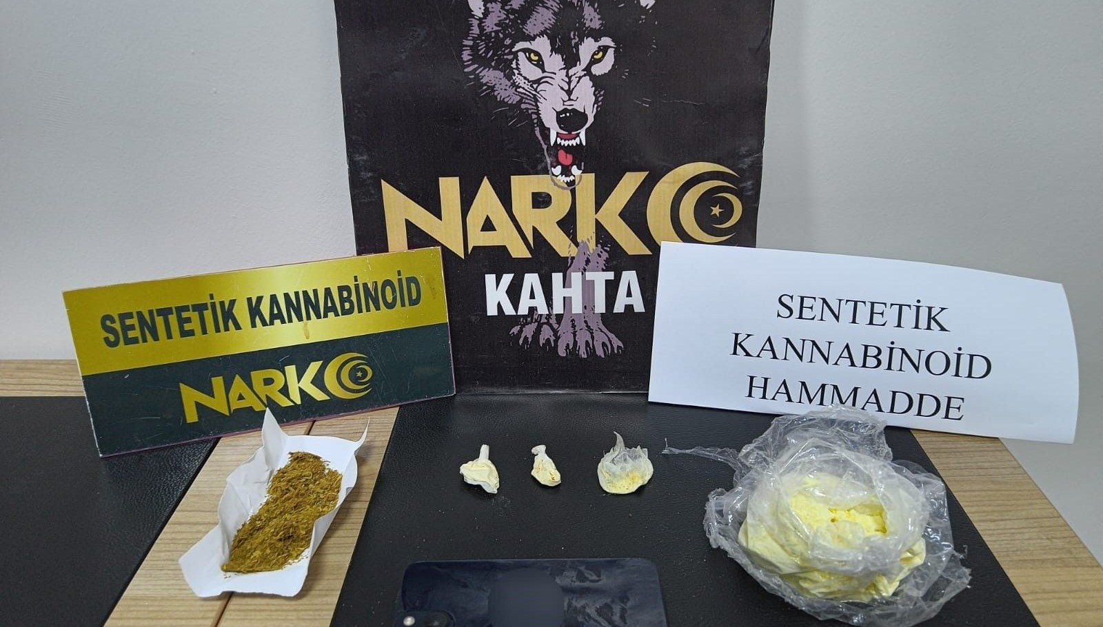 adiyamanda uyusturucu operasyonlarinda 12 sahis tutuklandi lKmcbGaY