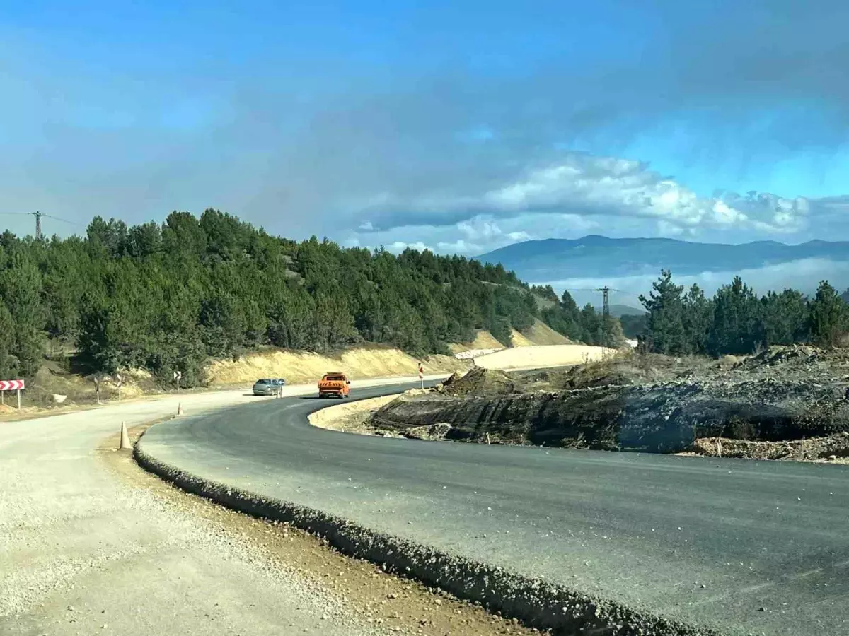 kutahyada tavsanli domanic devlet yolu calismalari hizla devam ediyor 3pWWV6t7.jpg