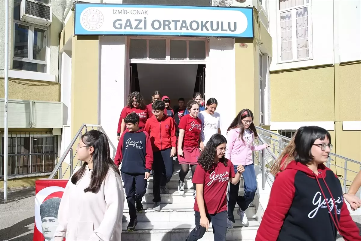 okullarda afet tatbikatlari gerceklestirildi gFTISINt.jpg