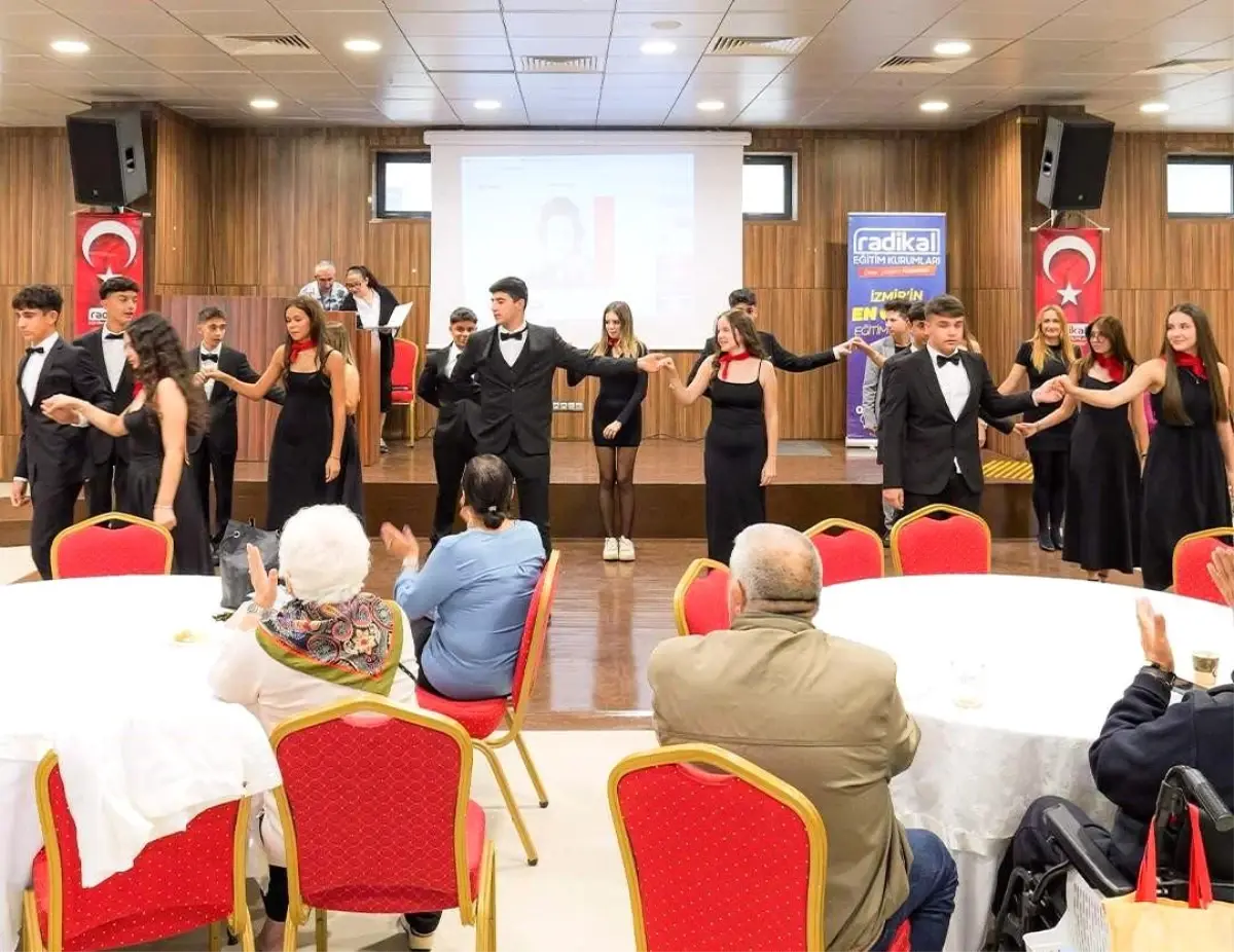 radikal okullari ogrencilerinin huzurevi ziyareti KFuH4zFE.jpg