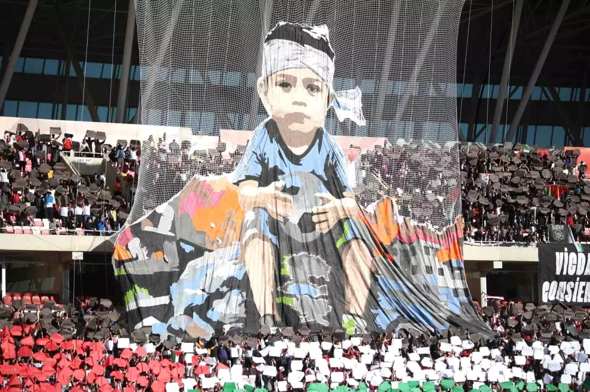 sivasspor taraftarindan anlamli koreografi kAnsGZ6l