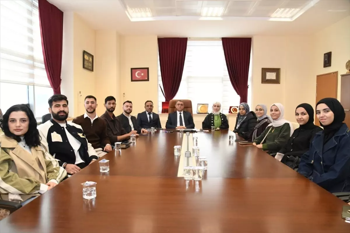 rektor karahocagil filistinli ogrencilerle bulustu n9mpeMS1.jpg