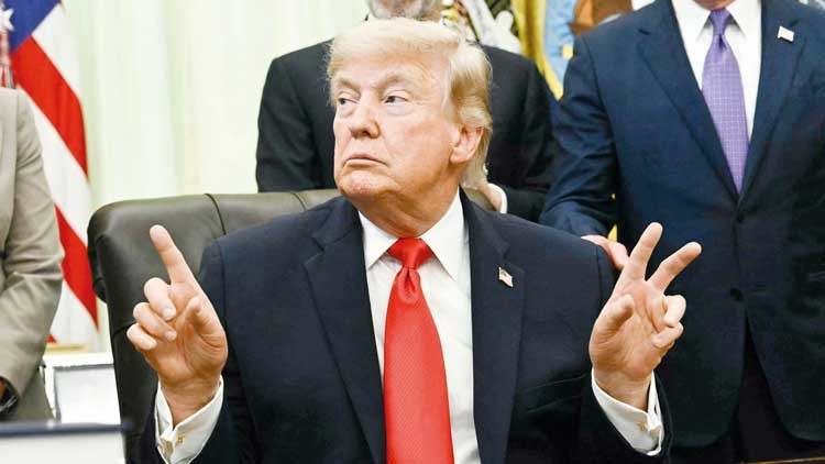 Trump yaş gününü şova çevirdi