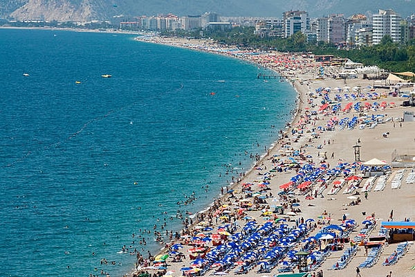 Antalya Plajlarında Yaz Eğlencesi Zengin Deneyimler Sunuyor