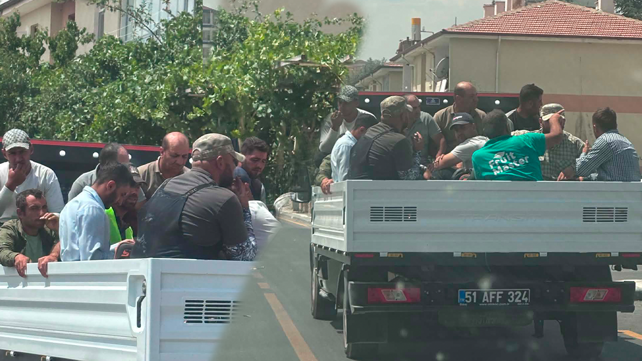 Nigdede belediye iscilerine skandal muamele kamyonet kasasinda tasindilar UhjG852D